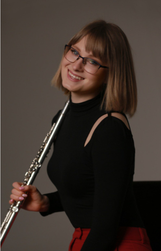 Сильный репетитор по игре на флейте - преподаватель Елизавета Андреевна.
