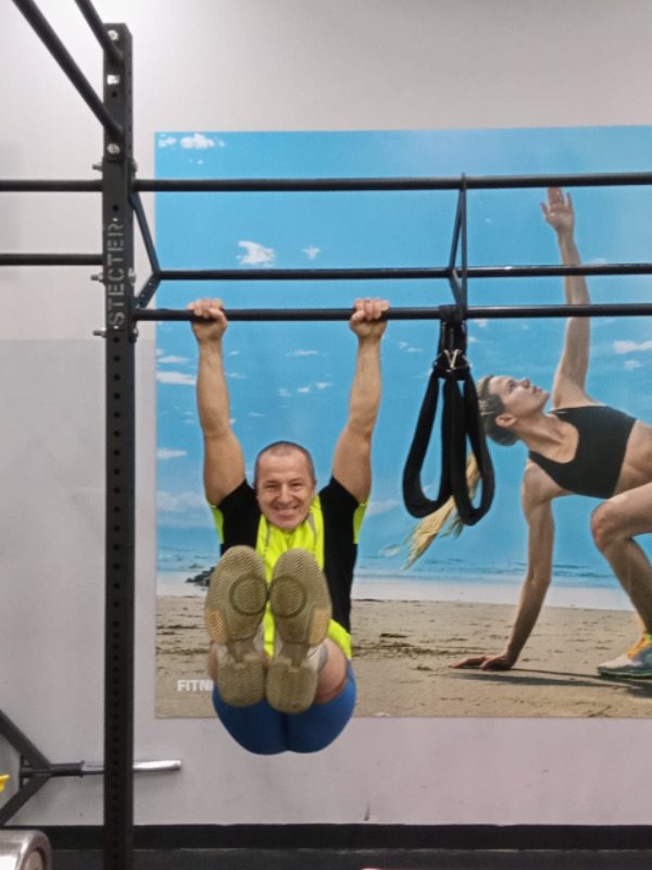 Индивидуальные занятия с тренером по гимнастике - инструктор Олег Владимирович.